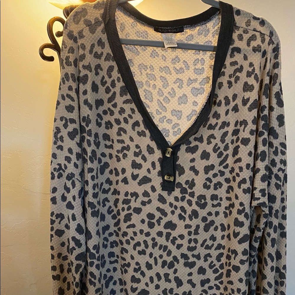 Glitzy Girls leopard print 4x long sleeve with buttons